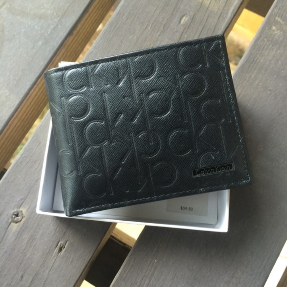 Calvin Klein Men's Classical Emboss Leather Wallet